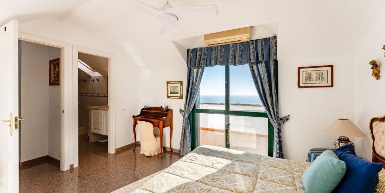 30-5e8634ec9576c9ad4825a6dec5b5d375