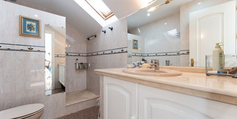 32-e7f90ea5feef5e01d64d74d6b6d8a834