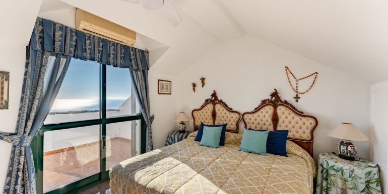 40-f31507287178c6a03c2c34ff88cc832c